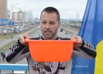Ice Bucket Challenge: клиники ЦСВМ "вызов" приняли (ВИДЕО)