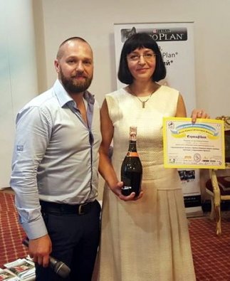 Ми подякували всім присутнім за участь у Конференції на честь 15-річчя ЦСВМ. Доповідачі та інші присутні наші гості були нагородженні сертифікатами учасників нашого заходу. 
